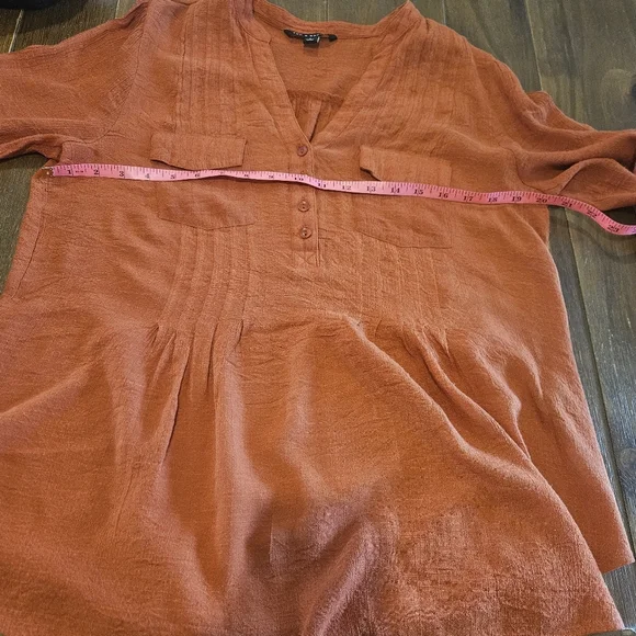 Zac & Rachael Women's Amber Flowy V-Neckline Blouse, Large - Picture 8 of 10